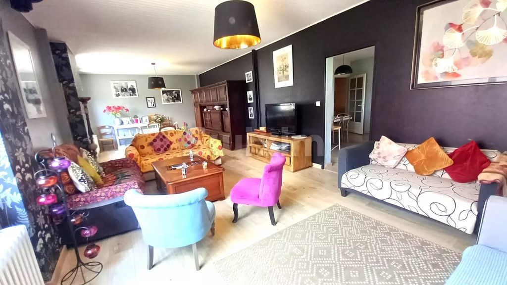 Achat maison à vendre 6 chambres 226 m² - Vers-en-Montagne