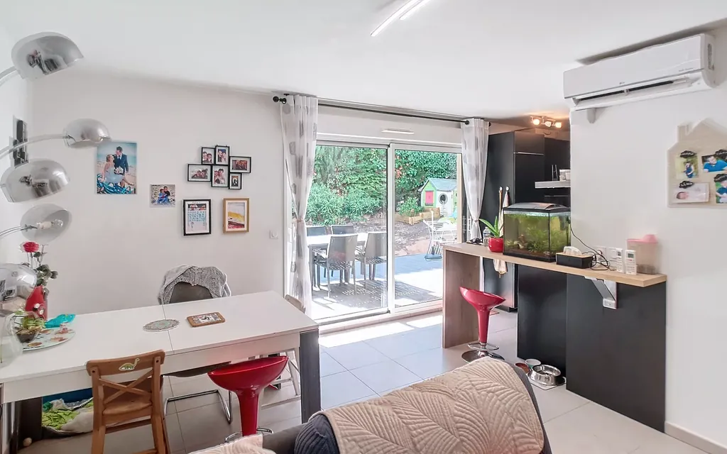 Achat appartement à vendre 3 pièces 60 m² - Saint-Laurent-du-Var