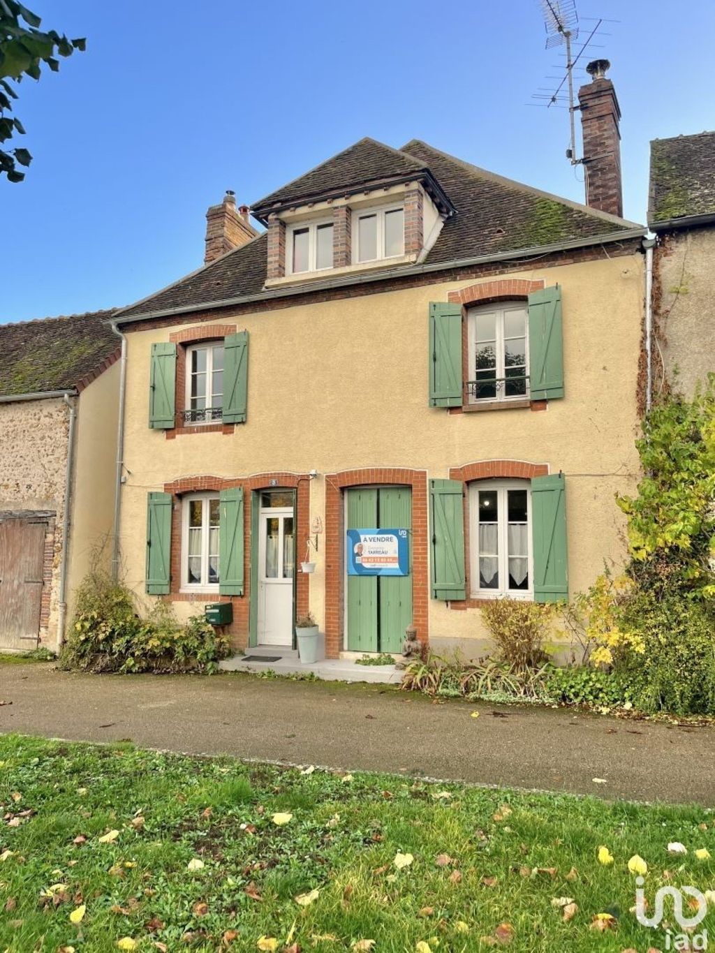 Achat maison à vendre 5 chambres 167 m² - Saint-Julien-du-Sault