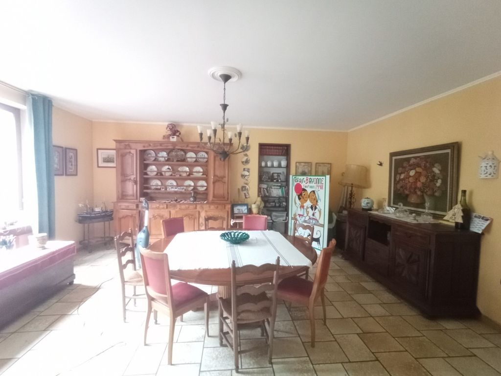 Achat maison à vendre 4 chambres 181 m² - Bayonne