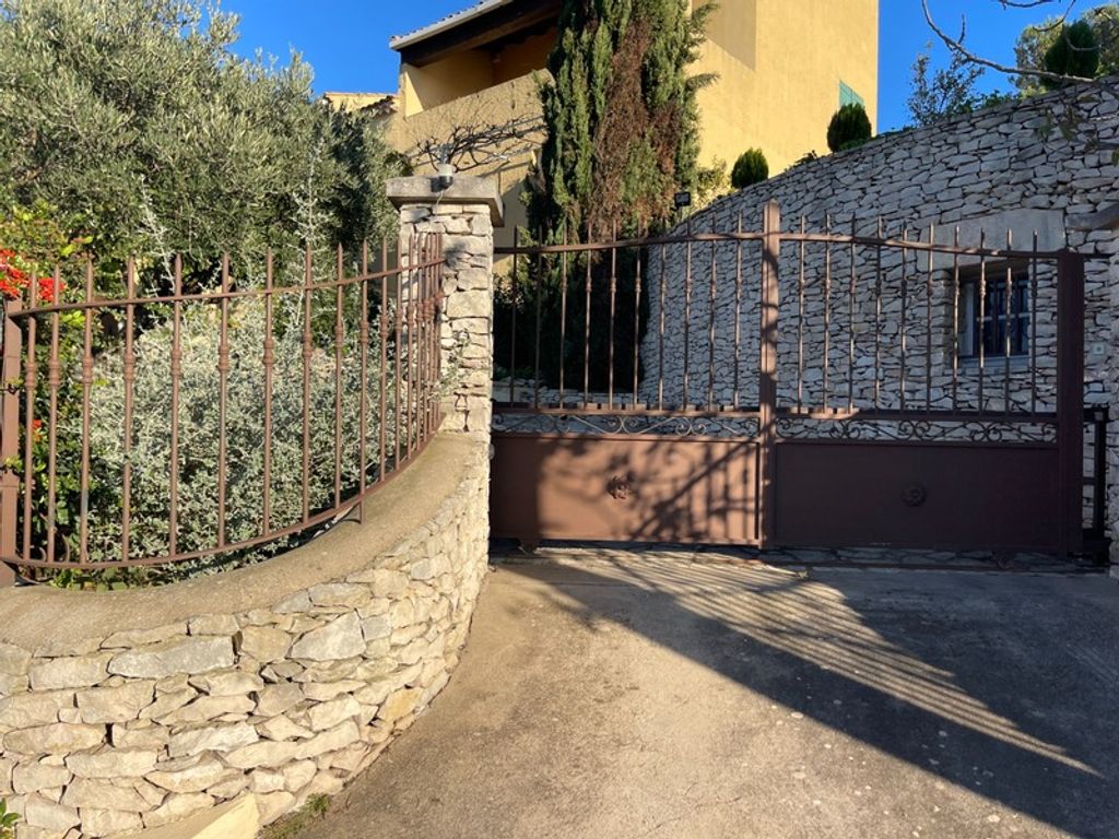 Achat maison à vendre 5 chambres 298 m² - Nîmes