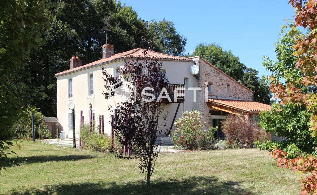 Achat maison à vendre 6 chambres 250 m² - La Châtaigneraie