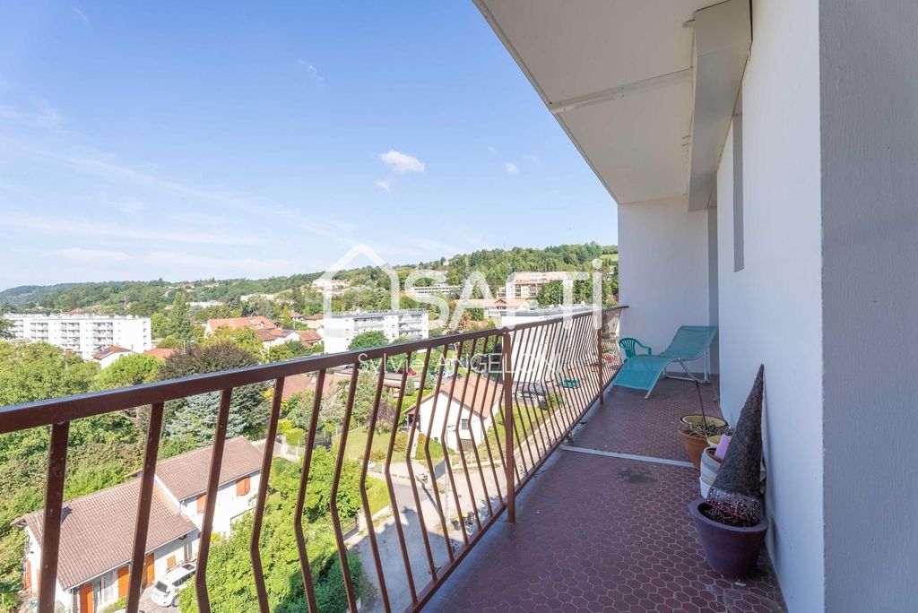 Achat appartement à vendre 4 pièces 95 m² - La Tour-du-Pin