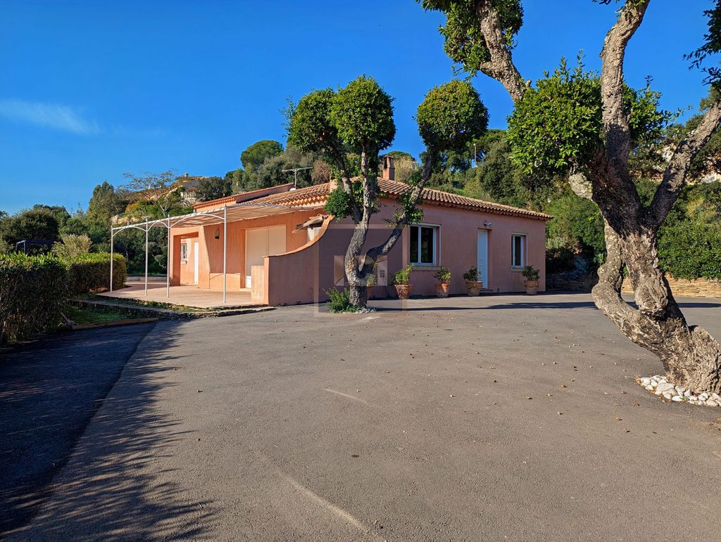 Achat maison à vendre 3 chambres 178 m² - Roquebrune-sur-Argens