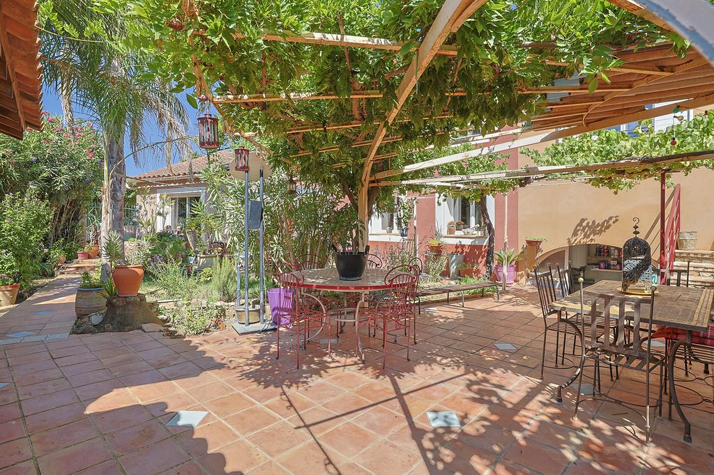 Achat maison à vendre 7 chambres 190 m² - Hyères