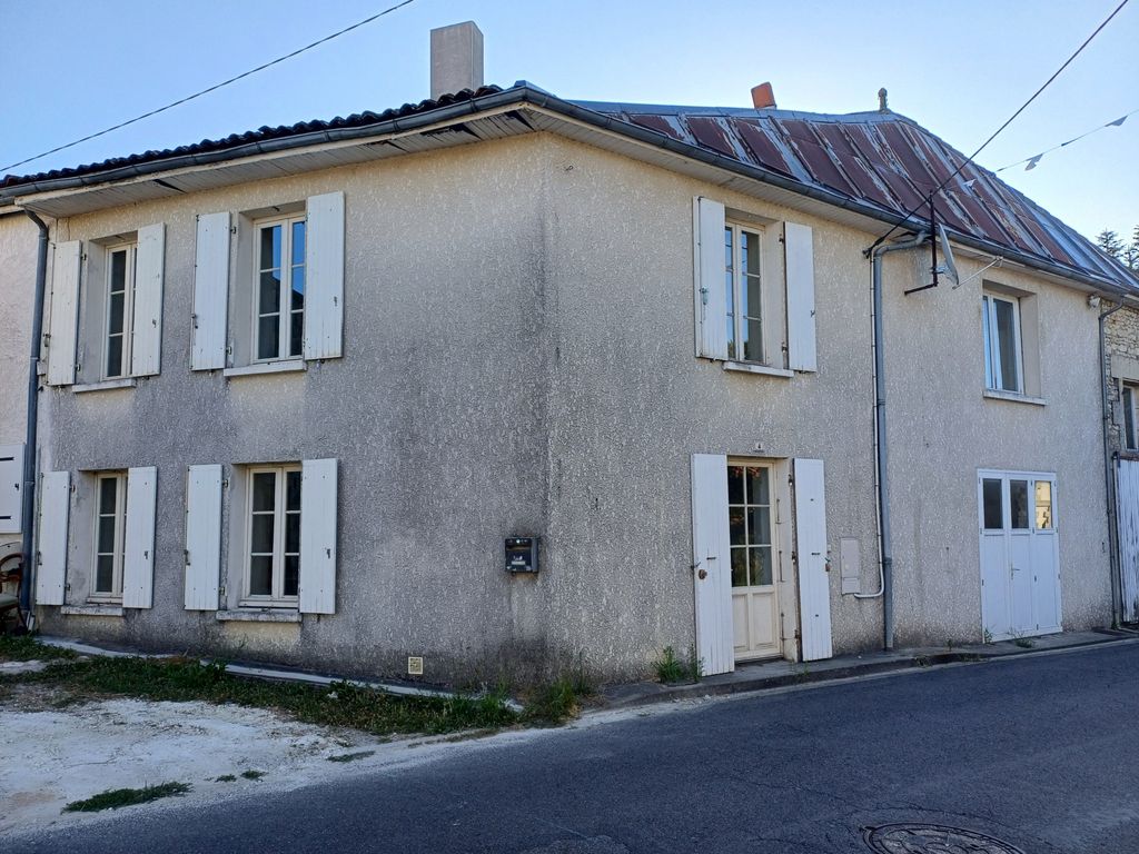 Achat maison à vendre 2 chambres 76 m² - Baignes-Sainte-Radegonde