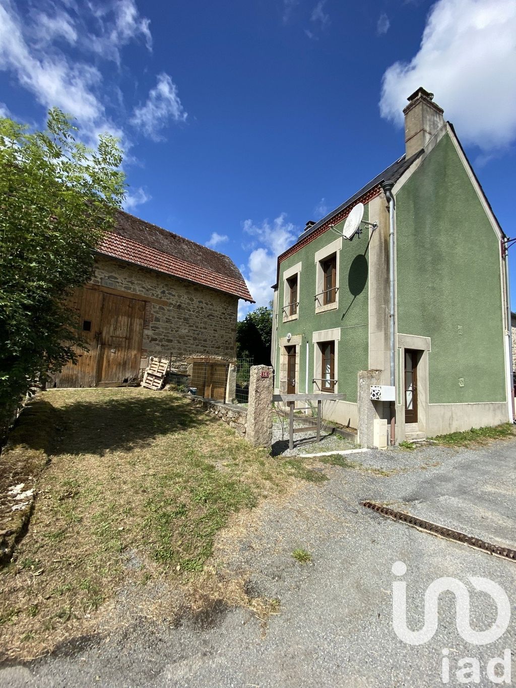 Achat maison à vendre 3 chambres 75 m² - Saint-Quentin-la-Chabanne