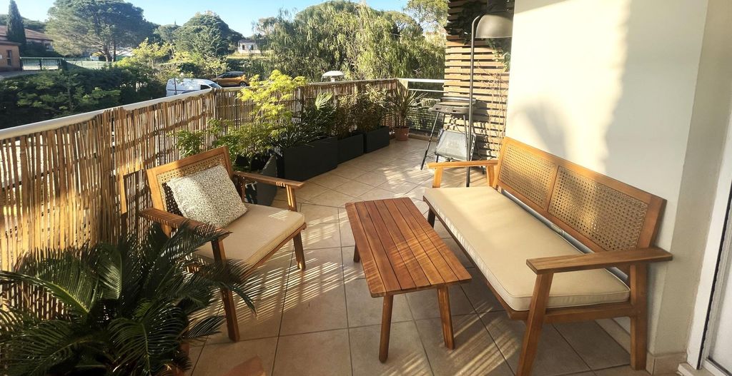 Achat appartement à vendre 2 pièces 54 m² - Fréjus