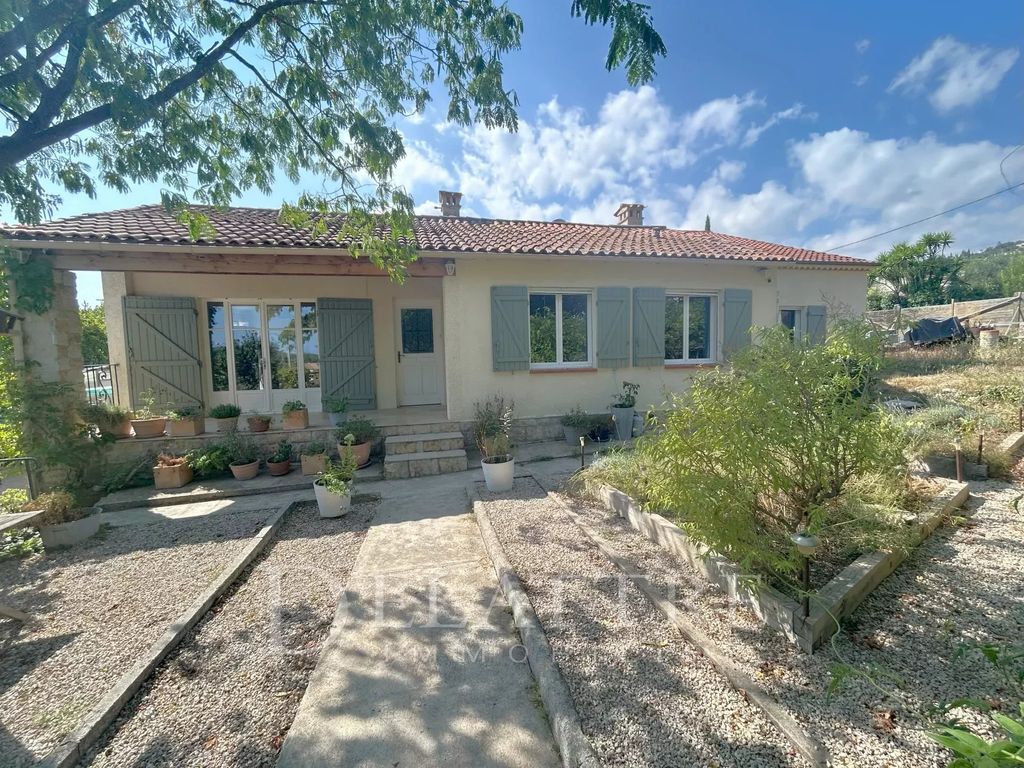 Achat maison à vendre 5 chambres 160 m² - Châteauneuf-Grasse