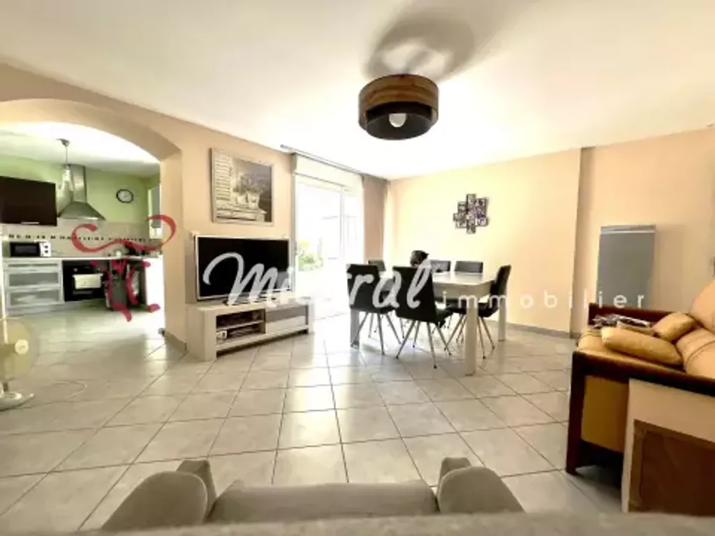 Achat maison à vendre 4 chambres 139 m² - Aigues-Mortes