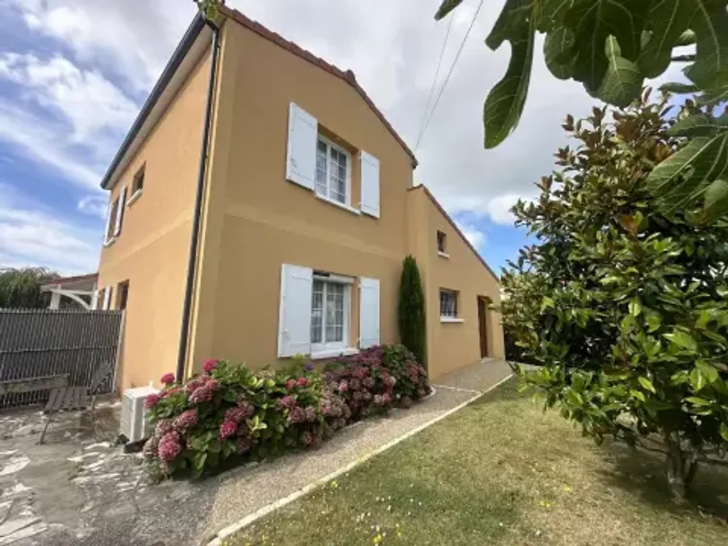 Achat maison à vendre 3 chambres 125 m² - Saint-Georges-de-Didonne