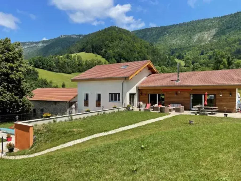 Achat maison à vendre 5 chambres 300 m² - Saint-Martin-en-Vercors