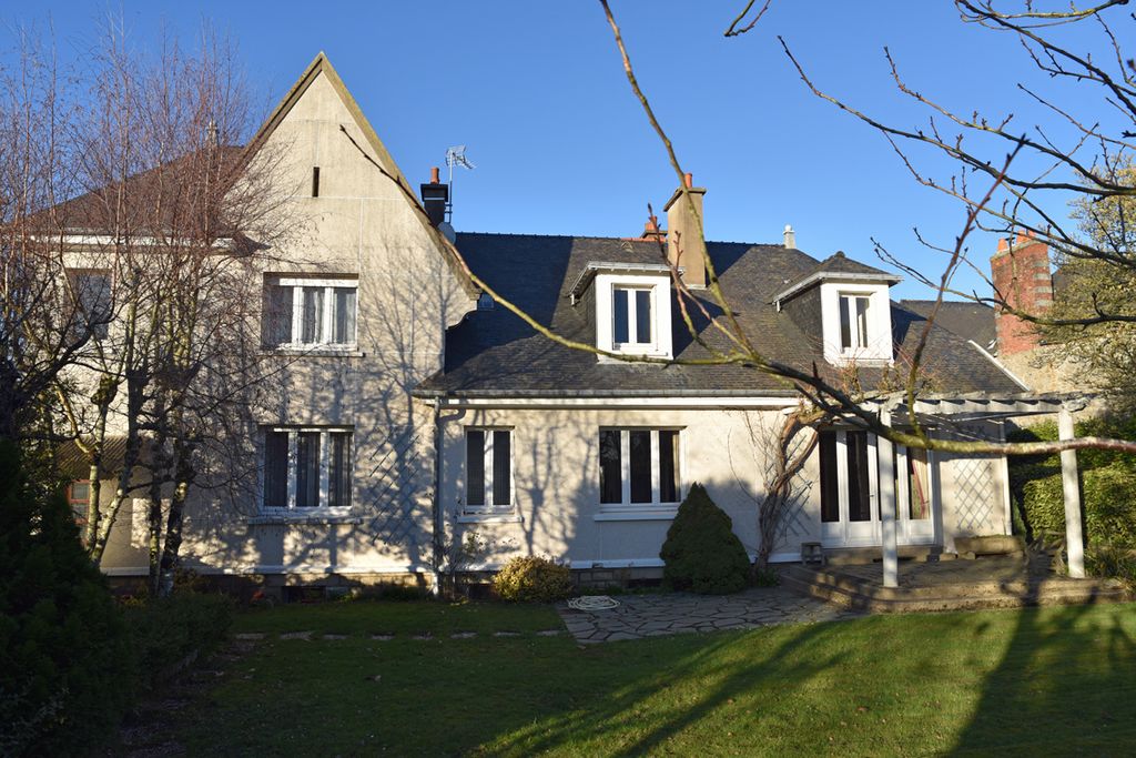 Achat maison à vendre 6 chambres 356 m² - Saint-Méen-le-Grand