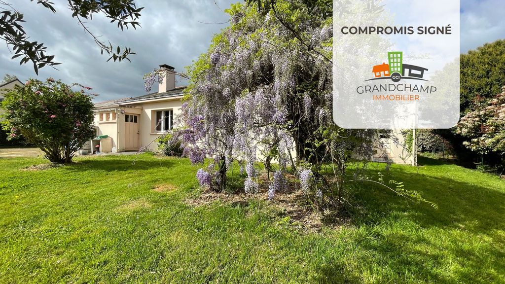 Achat maison à vendre 3 chambres 113 m² - Grandchamp-des-Fontaines