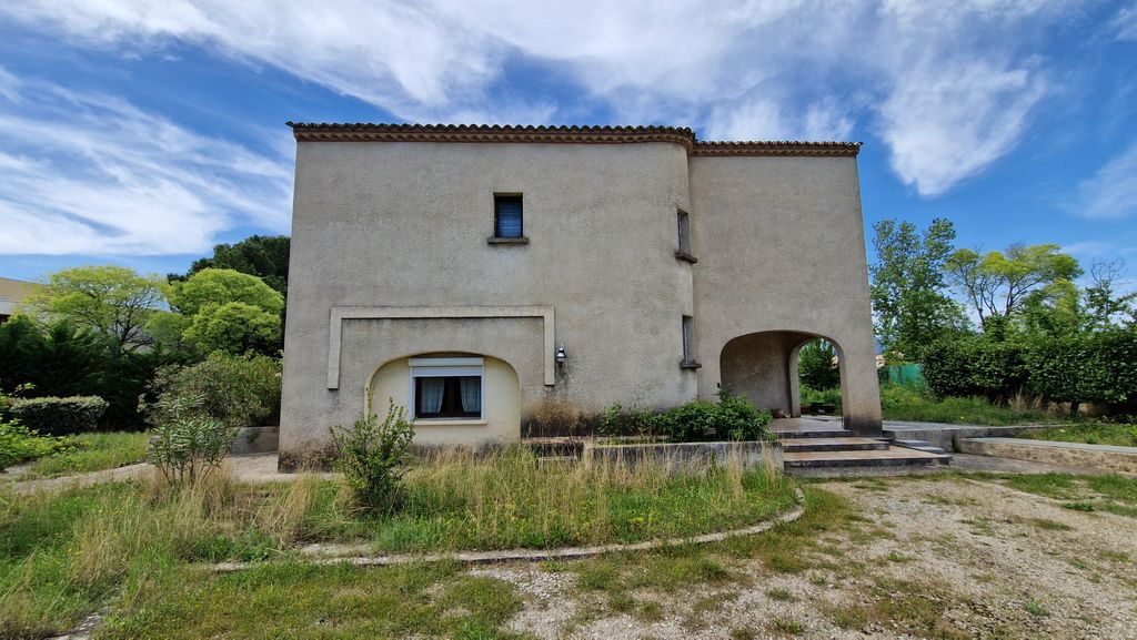 Achat maison à vendre 5 chambres 171 m² - Gignac