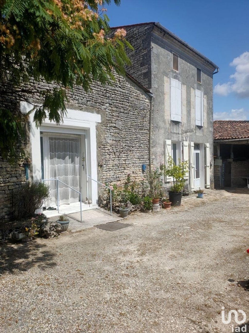 Achat maison à vendre 3 chambres 140 m² - Neuvicq-le-Château