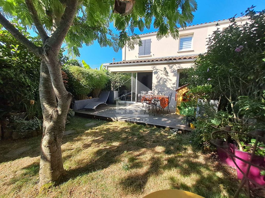 Achat maison à vendre 2 chambres 74 m² - La Rochelle