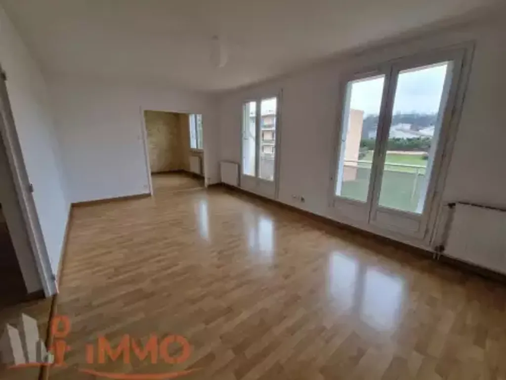 Achat appartement à vendre 4 pièces 84 m² - Lorette