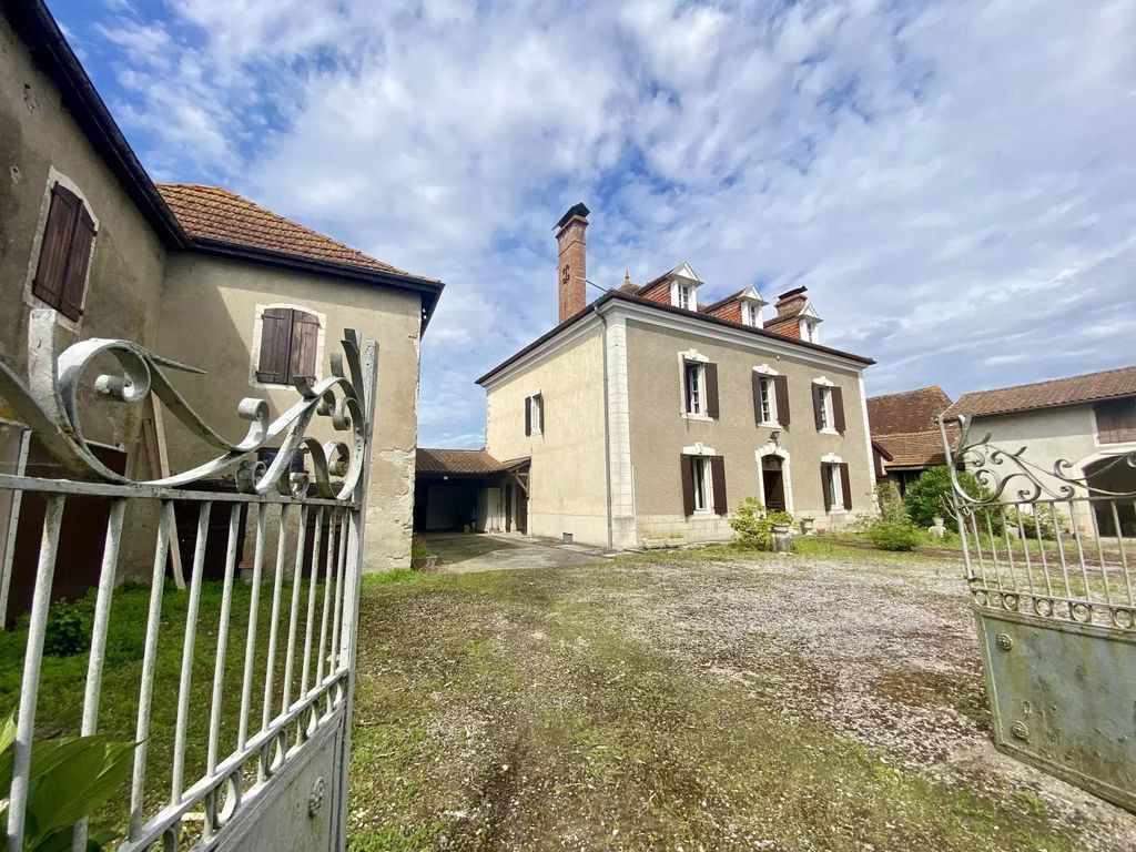 Achat maison à vendre 5 chambres 237 m² - Sauveterre-de-Béarn