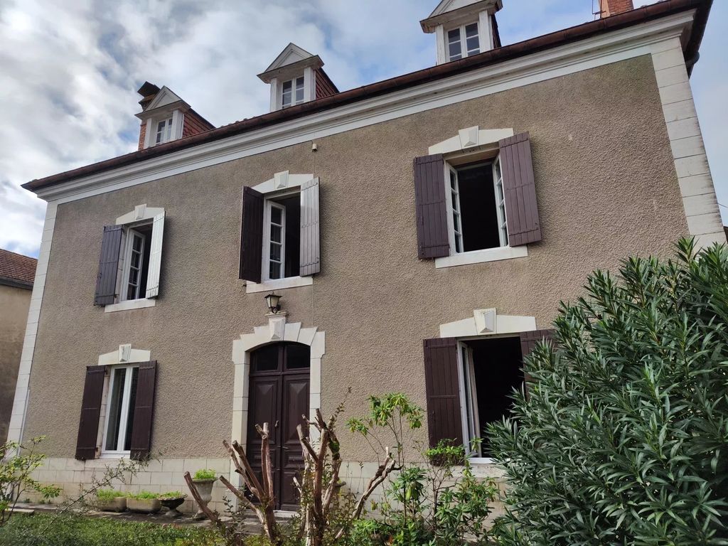 Achat maison à vendre 5 chambres 237 m² - Sauveterre-de-Béarn