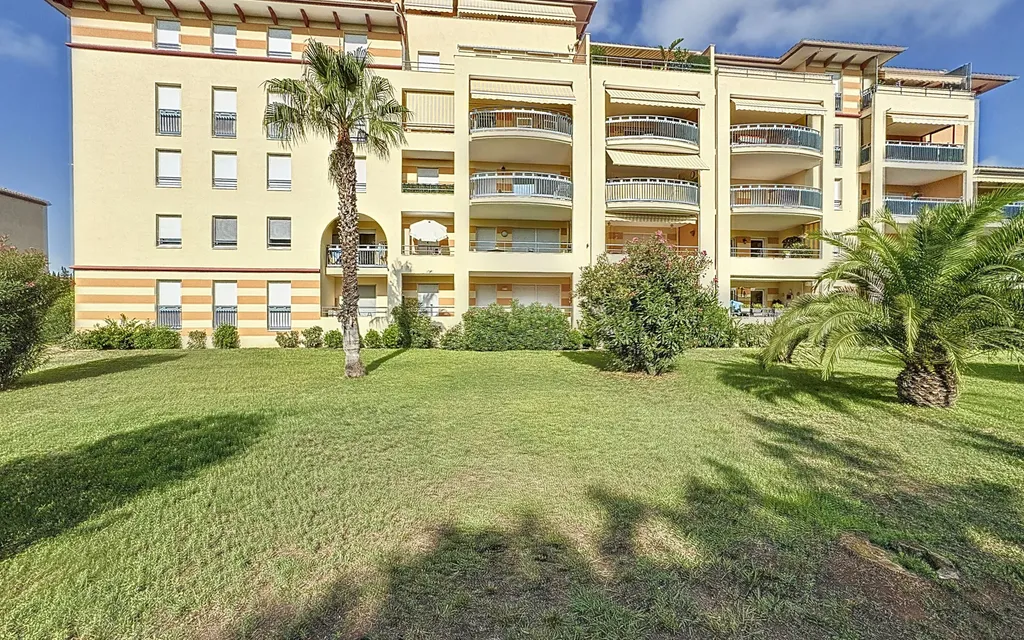 Achat appartement à vendre 3 pièces 71 m² - Fréjus