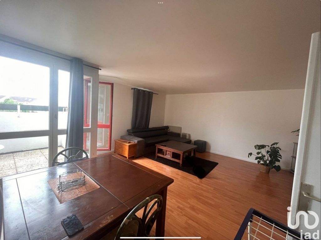 Achat appartement à vendre 4 pièces 75 m² - Savigny-le-Temple