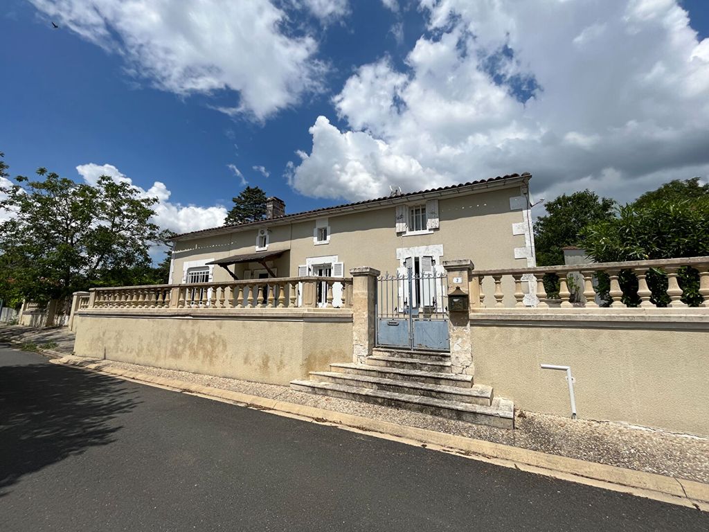 Achat maison à vendre 4 chambres 230 m² - Bourg-Charente