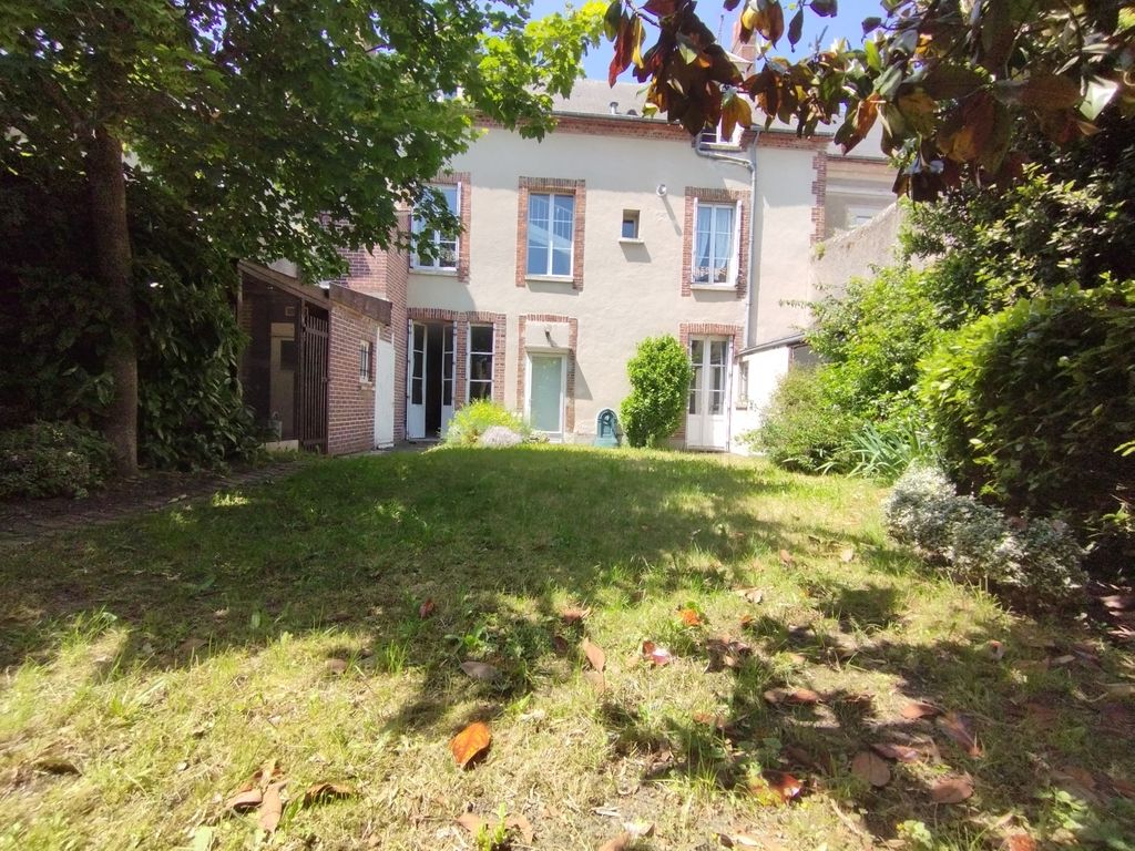 Achat maison à vendre 6 chambres 244 m² - Châteaudun