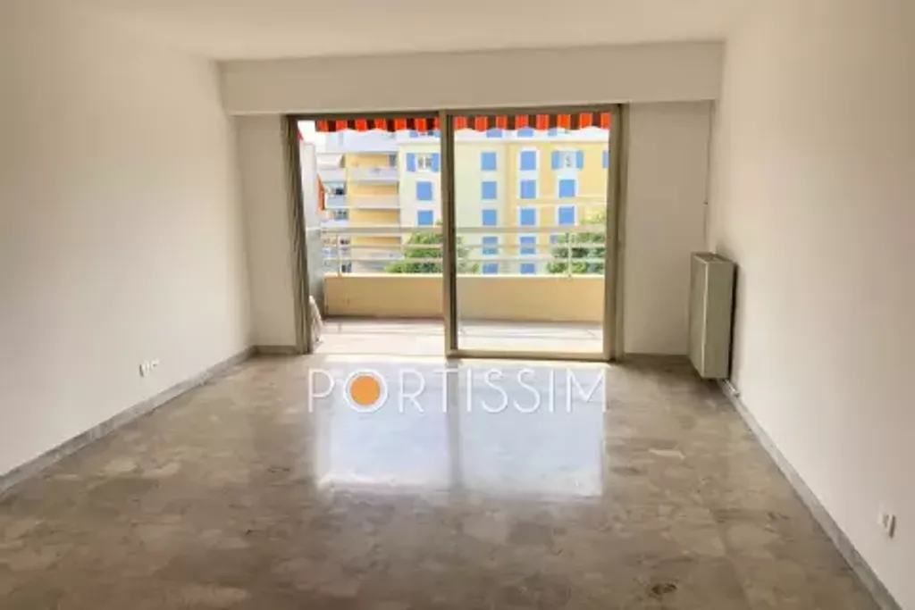 Achat appartement à vendre 3 pièces 74 m² - Cagnes-sur-Mer