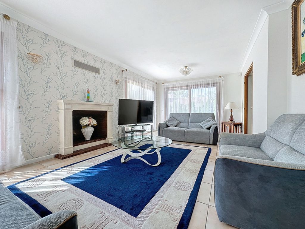 Achat maison à vendre 5 chambres 193 m² - Prévessin-Moëns