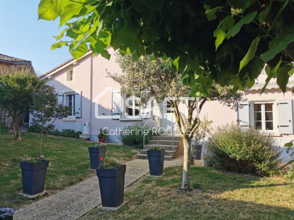 Achat maison à vendre 3 chambres 127 m² - Saint-Christophe-sur-Roc