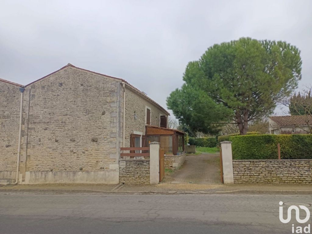 Achat maison à vendre 3 chambres 208 m² - Saint-Pierre-le-Vieux