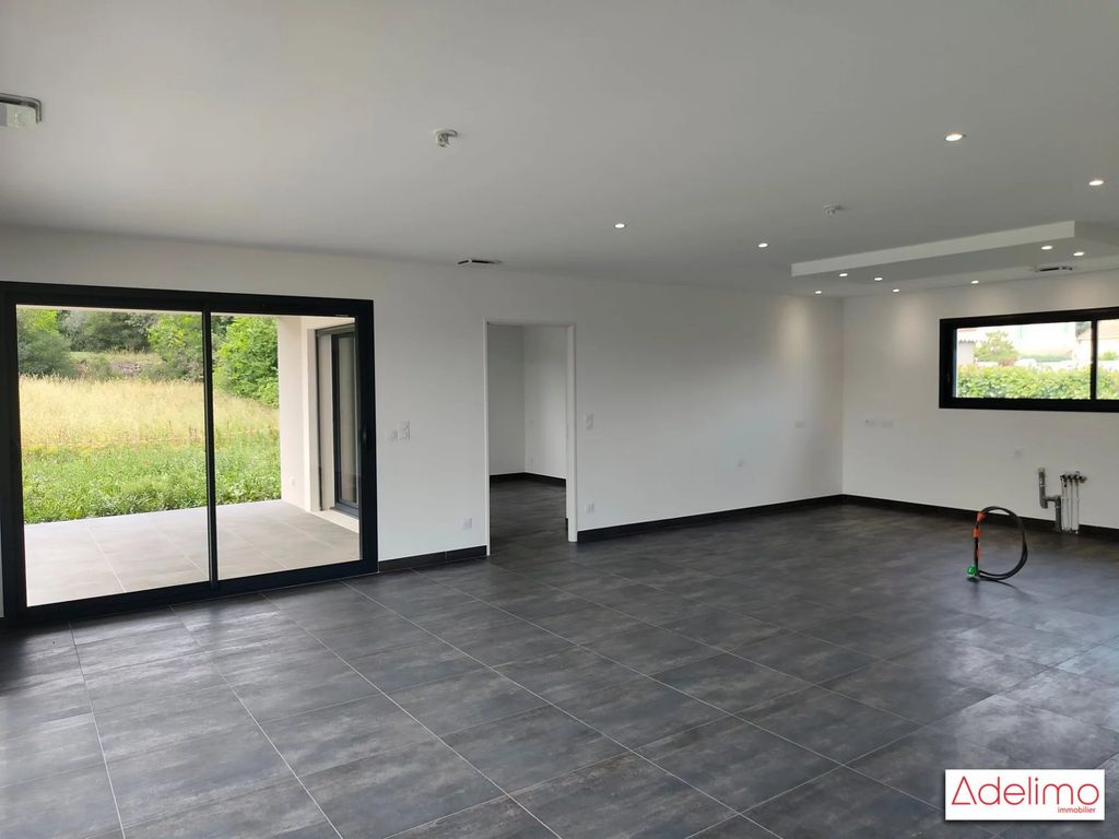 Achat maison à vendre 4 chambres 141 m² - Saint-Julien-les-Rosiers