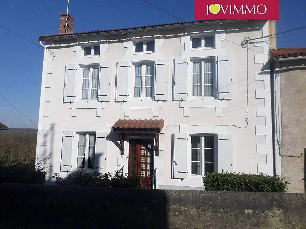 Achat maison à vendre 5 chambres 154 m² - Lussac-les-Châteaux