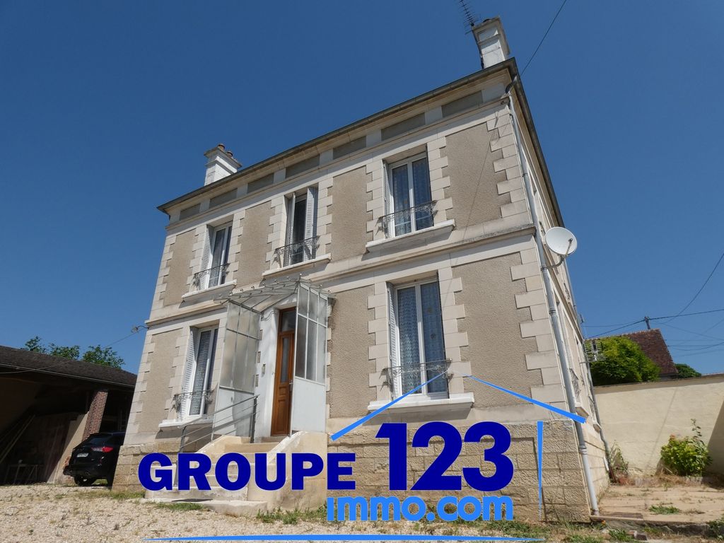 Achat maison à vendre 4 chambres 128 m² - Laroche-Saint-Cydroine