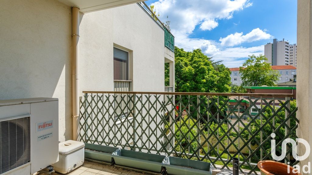 Achat appartement à vendre 3 pièces 69 m² - Lyon 8ème arrondissement