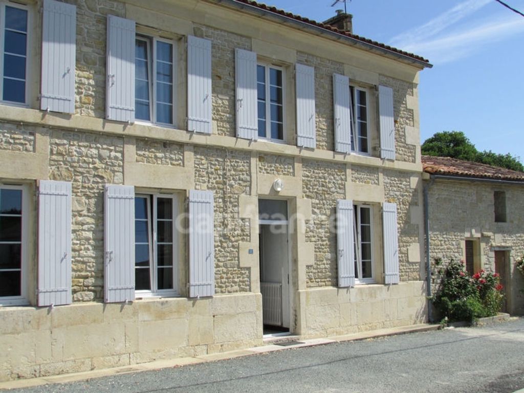Achat maison à vendre 4 chambres 144 m² - Saint-Jean-d'Angély