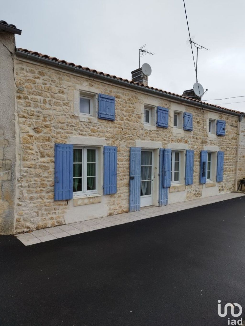 Achat maison à vendre 4 chambres 115 m² - Saint-Savinien