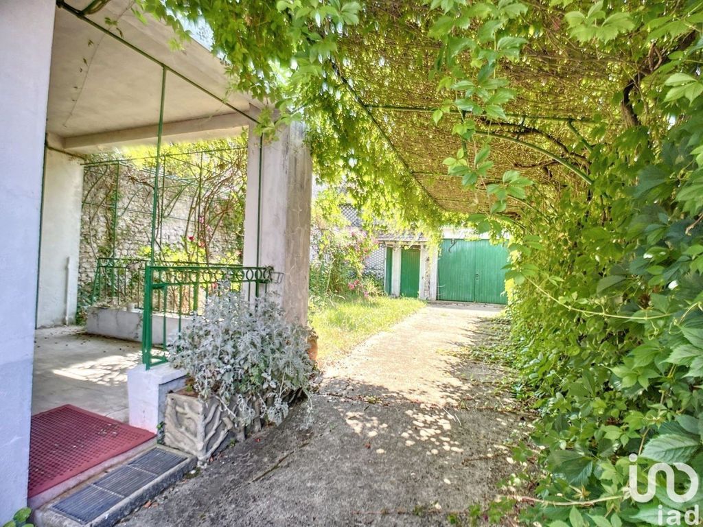 Achat maison à vendre 4 chambres 120 m² - Sceaux-du-Gâtinais