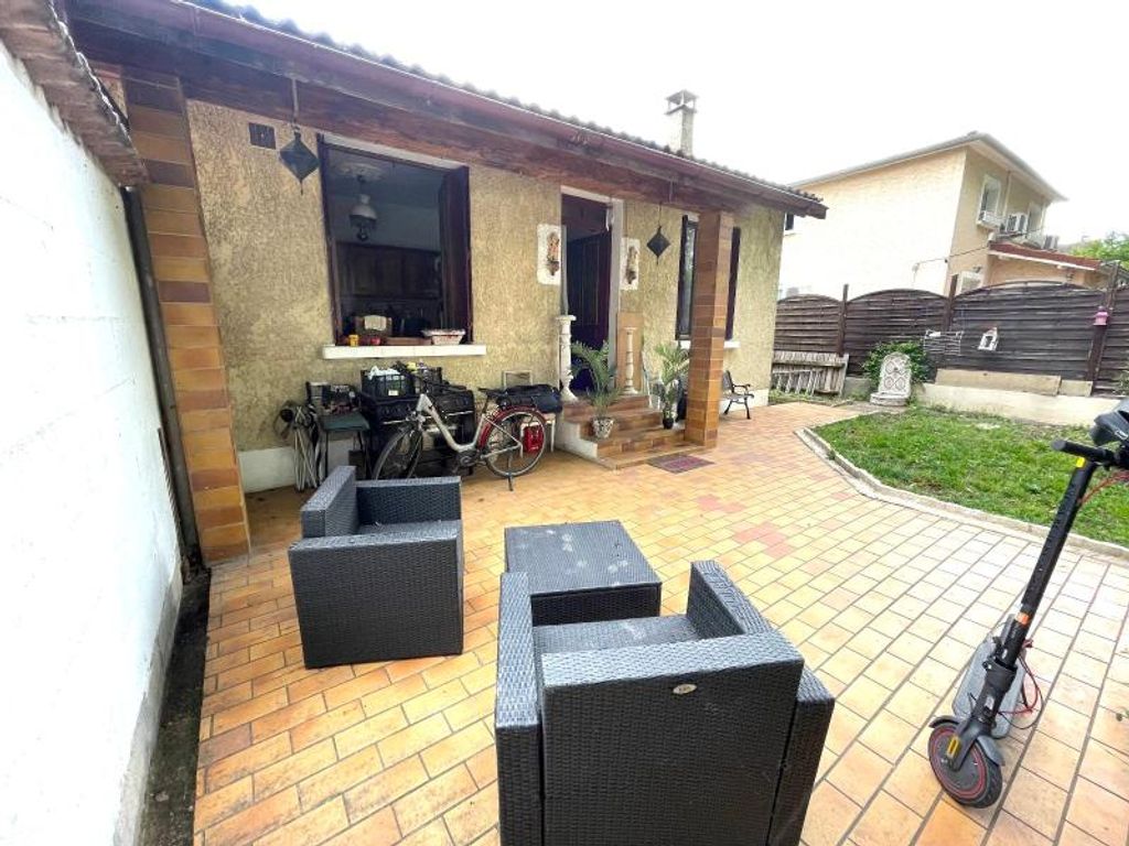 Achat maison à vendre 4 chambres 101 m² - Vaulx-en-Velin