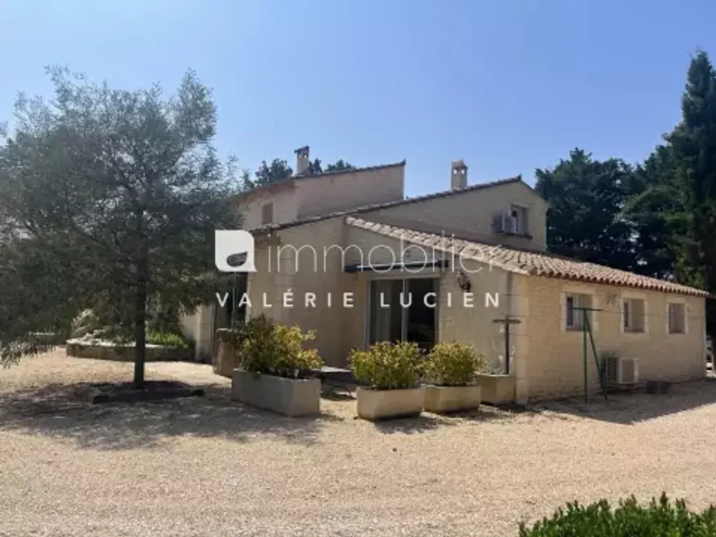 Achat maison à vendre 5 chambres 210 m² - Saint-Rémy-de-Provence