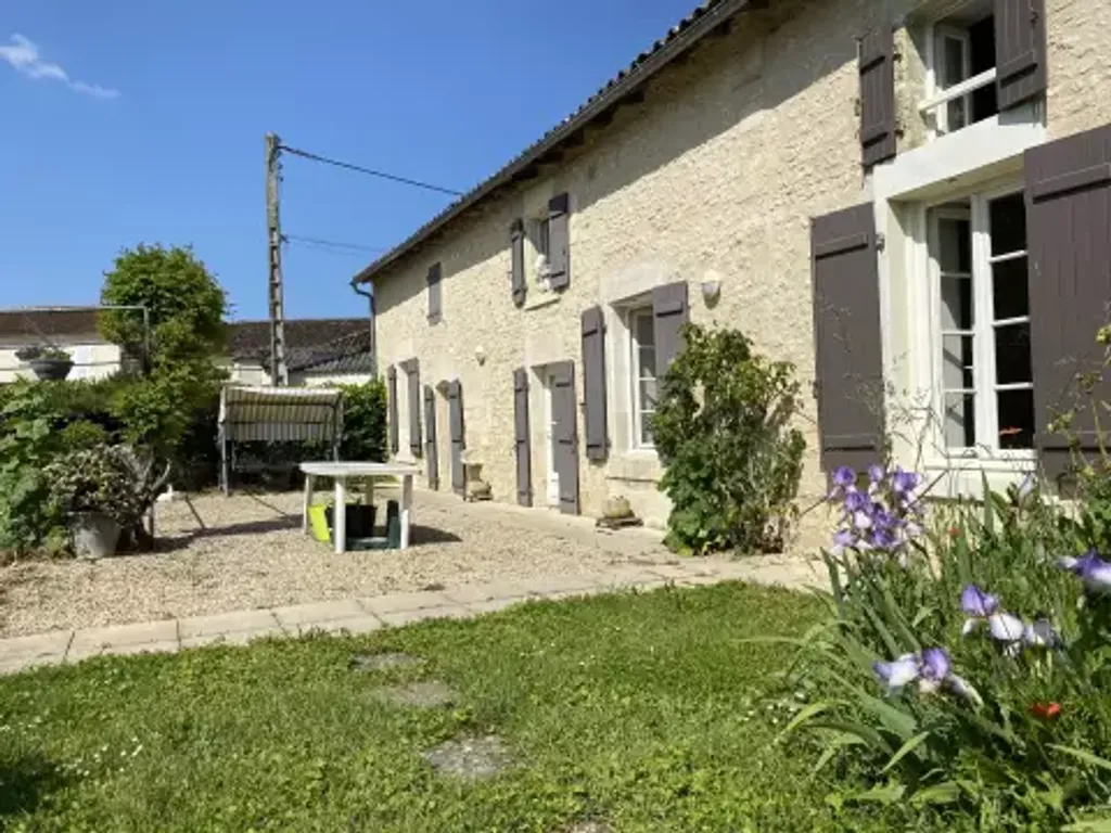 Achat maison à vendre 4 chambres 243 m² - Saint-Sulpice-de-Cognac