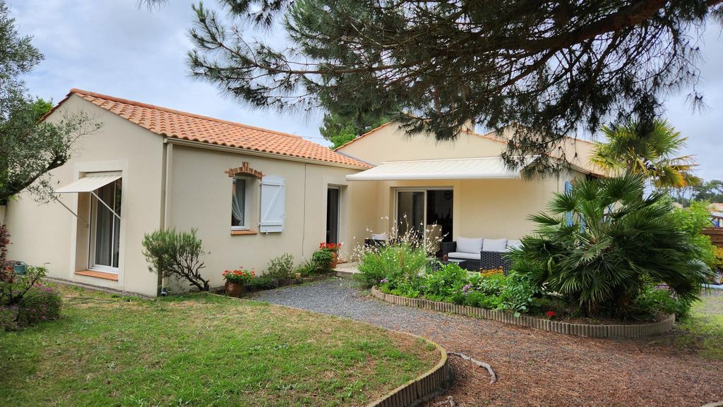 Achat maison à vendre 4 chambres 130 m² - Saint-Hilaire-de-Riez