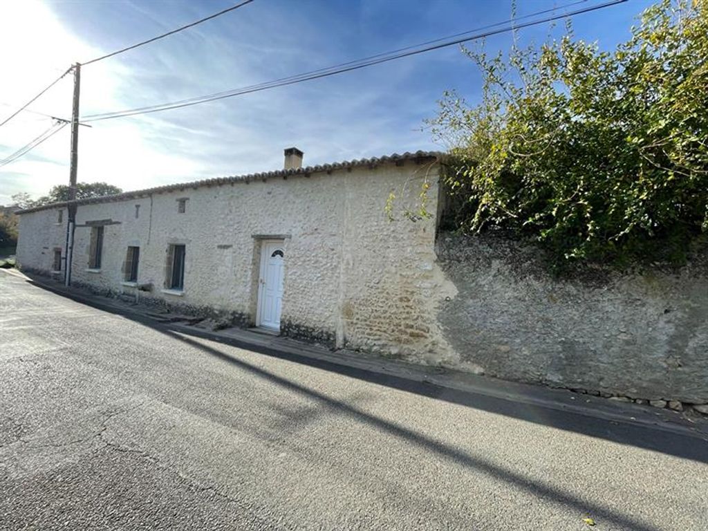 Achat maison à vendre 4 chambres 155 m² - Saint-Varent