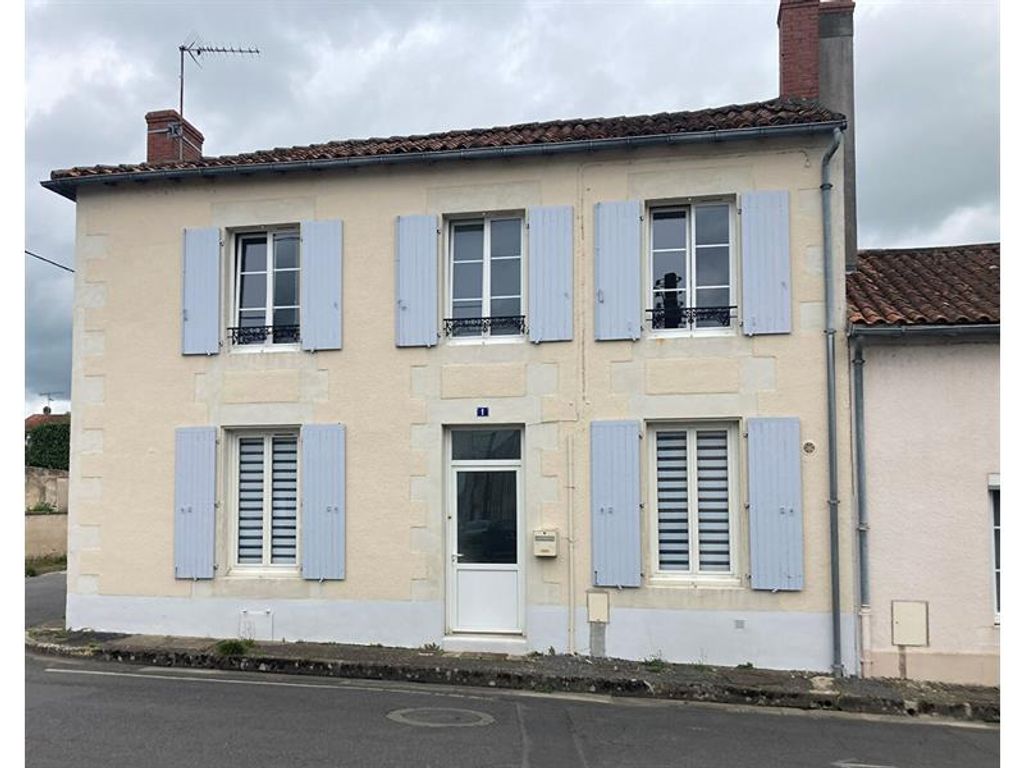 Achat maison à vendre 2 chambres 94 m² - Montmorillon