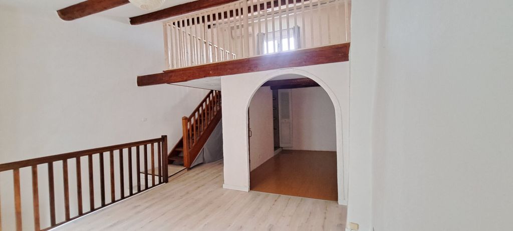 Achat appartement à vendre 3 pièces 64 m² - Saint-Mitre-les-Remparts