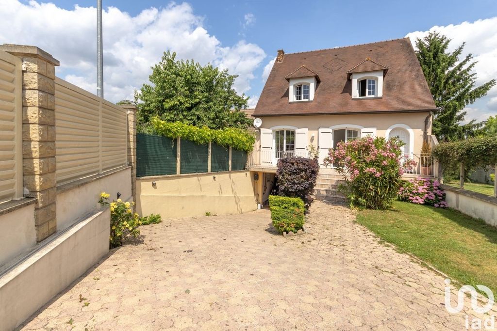 Achat maison à vendre 4 chambres 145 m² - Villecresnes