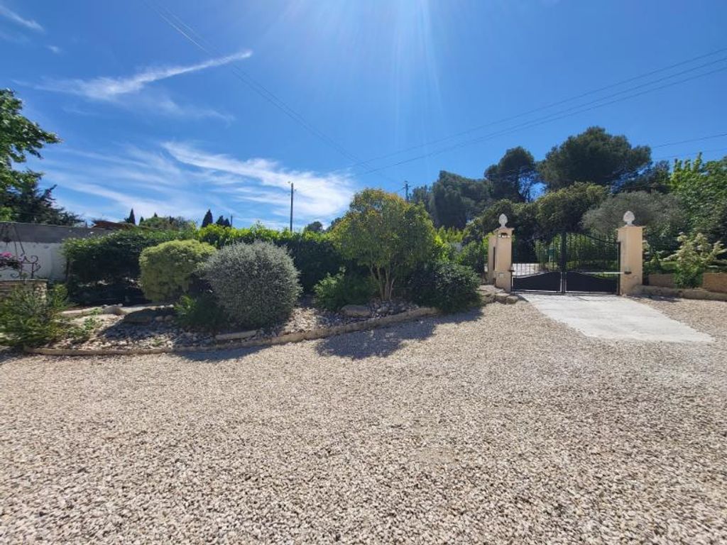 Achat maison à vendre 5 chambres 200 m² - Saint-Rémy-de-Provence