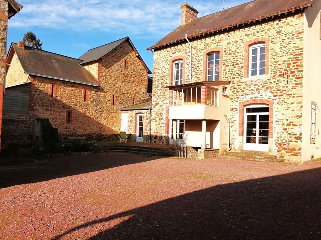 Achat maison à vendre 4 chambres 140 m² - Montsûrs-Saint-Céneré