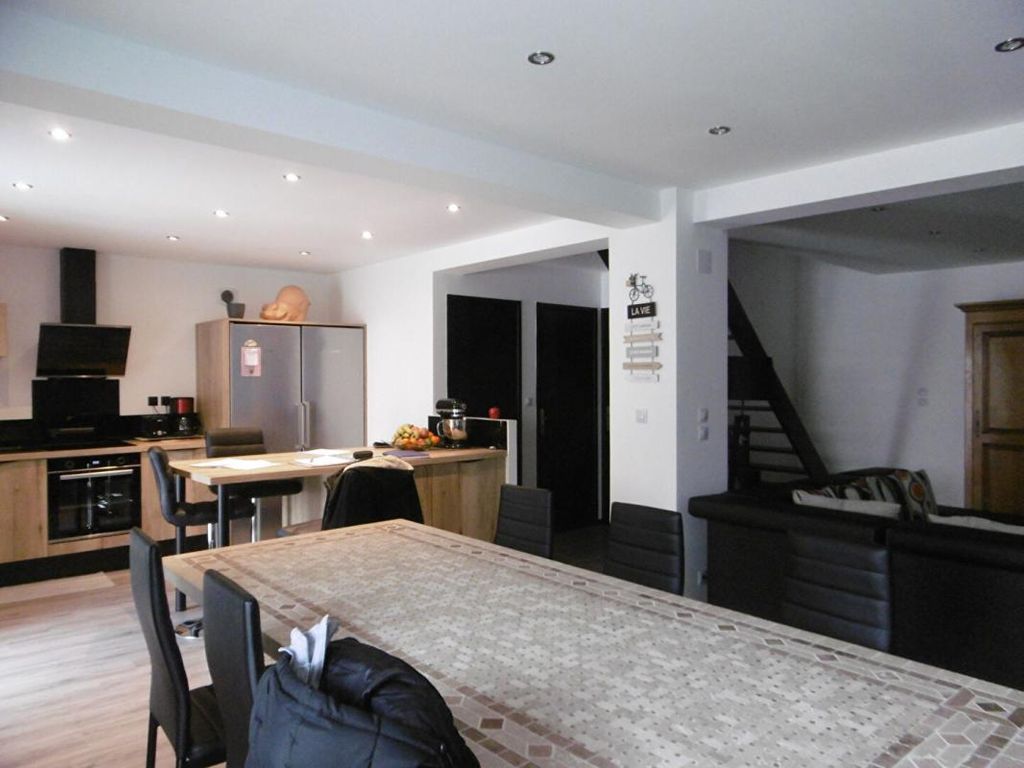 Achat appartement à vendre 5 pièces 98 m² - Puy-Guillaume